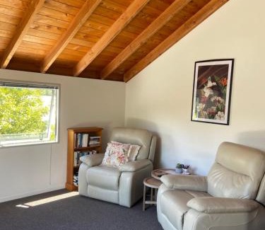 Blenheim Apartment | Apartment in Tranquil Park Setting 3 mins from CBD