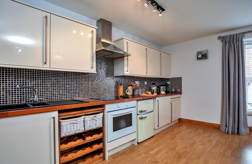 West Cliff Apartment | Apartment in Whitby near Whalebone Arch