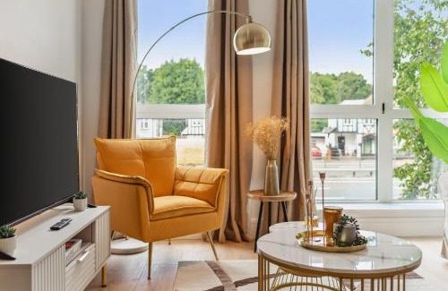 Coombe Hill Apartment | Apartment in Wimbledon with Cinema, Gym, Game Room! Upto 30 Percent OFF