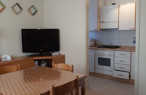 Sandra Apartment | Apartment 'Casa Fiore di Magnolia' with Private Garden, Balcony and Air Conditioning