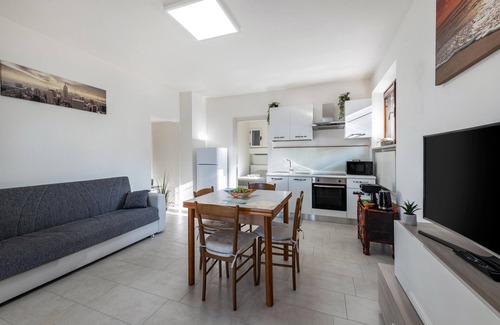 San Felice del Benaco Apartment | Apartment 'Al Porto Terrace Close To The Lake' with Private Terrace, Wi-Fi and Air Conditioning