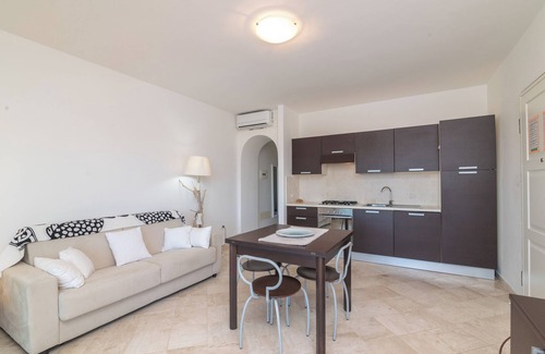 Porto Pozzo Apartment | Apartment 'Il Fiordo 16' with Sea View, Shared Pool and Air Conditioning