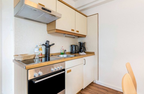 Ostersiel Apartment | Apartment 'Kleine Ella Pellworm' with Private Terrace, Shared Garden and Wi-Fi