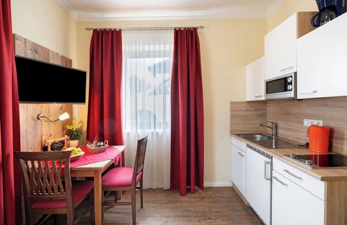 Vogtareuth Apartment | Apartment 'Komfort Römersberger - 1' with Wi-Fi