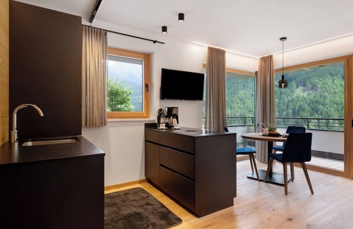 San Cipriano Apartment | Apartment 'König Laurin' with Mountain View, Shared Terrace and Wi-Fi