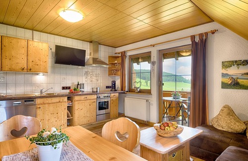 Schollach Apartment | Apartment 'Kuhglocke' with Shared Terrace, Shared Garden and Wi-Fi