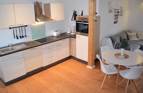 Heide Apartment | Apartment 'Küstenperle' with Private Terrace, Private Garden and Wi-Fi