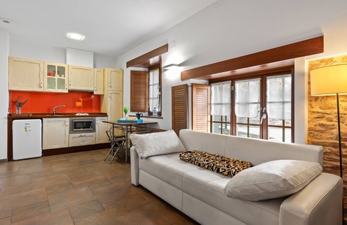 Vegadeo Apartment | Apartment 'L De Alborada Del Eo' with Mountain View, Private Terrace and Wi-Fi