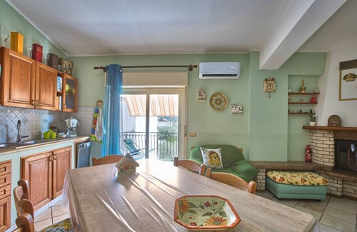 Castroreale Terme Apartment | Apartment 'La Casa Rosa' with Sea View, Wi-Fi and Air Conditioning