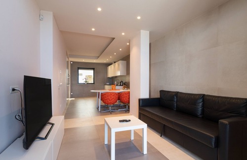 Municipio 1 Apartment | Apartment 'La Dimora Sul Mare' with Sea View, Wi-Fi and Air Conditioning
