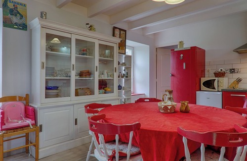 Saint-Agreve Apartment | Apartment 'La Salamandre' with Shared Garden, Balcony and Wi-Fi