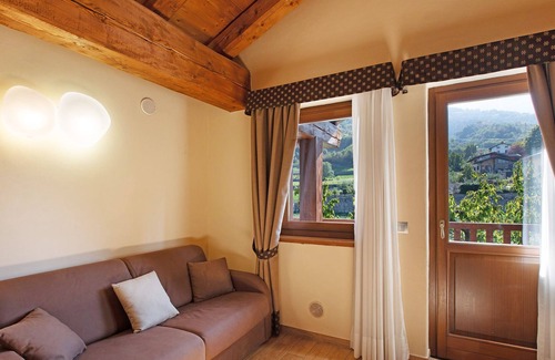 Pont Suaz Apartment | Apartment 'La Vigne De Papagran App6' with Mountain View, Shared Garden and Wi-Fi