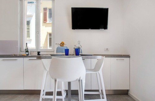 Laveno Apartment | Apartment 'Labiena 12 Lago Maggiore' with Lake View, Wi-Fi and Air Conditioning