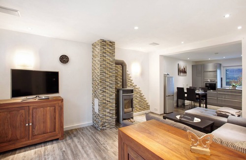 Lennestadt Apartment | Apartment 'Lausebuche Im Sauerland' with Mountain View, Private Terrace and Wi-Fi