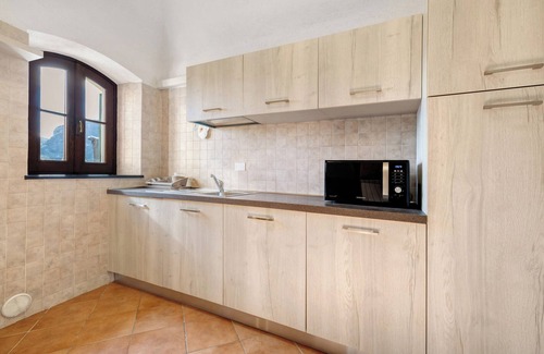 Finale Ligure Apartment | Apartment 'Le Case Del Sole - Il Rustico' with Sea View, Wi-Fi and Air Conditioning