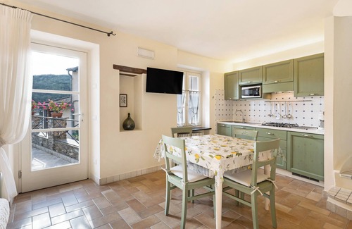 Cardoni Apartment | Apartment "Le Peonie - Clotilde" with Mountain View, Garden & Wi-Fi