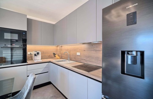 Znjan Apartment | Apartment Liberty Living with Pool IV