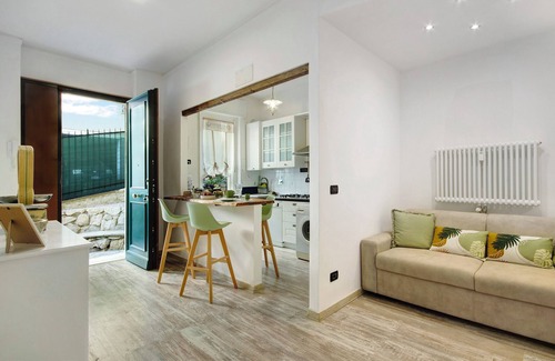 Bogliasco Apartment | Apartment 'Lo Scoglio' with Private Garden and Wi-Fi