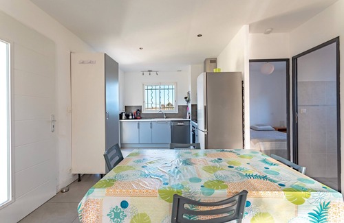 Elne Apartment | Apartment 'Los Aglanoz - 5 Personnes' with Mountain View, Wi-Fi and Air Conditioning