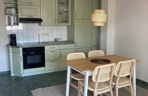 Frauendorf Apartment | Apartment 'Louisenteich' with Balcony and Wi-Fi
