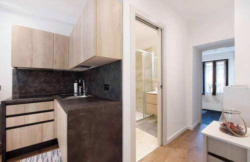 Mandello del Lario Apartment | Apartment 'Lucia Le Coccinelle Home' with Sea View, Wi-Fi and Air Conditioning