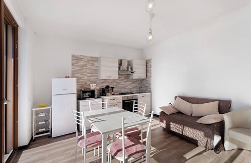 Pratolungo Apartment | Apartment 'Luna' with Lake View, Shared Pool and Wi-Fi
