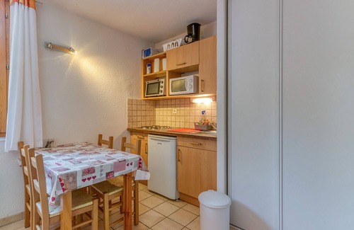 Le Bourg-d'Oisans Apartment | Apartment 'Lynx' with Mountain View, Shared Garden and Wi-Fi