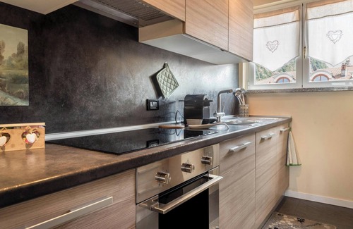 Laveno Apartment | Apartment “Maison Vittoria Lago Maggiore” with Lake View, Terrace & Wi-Fi