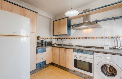 Doctor Barraquer-Grupo Renfe-Policlinico Apartment | Apartment 'Marahome' with Balcony, Wi-Fi and Air Conditioning