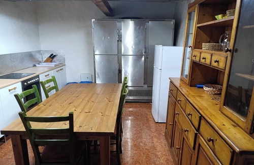 Sant Salvador de Guardiola House | Apartment 'Mas Set-rengs Completo' with Lake View, Private Pool and Wi-Fi