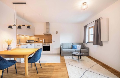 Gilching Apartment | Apartment "Max" at the Schloeglhof with Wi-Fi & Balcony