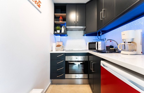 Cabopino Apartment | Apartment 'Mi Patio, Port Of Cabopino' with Shared Pool, Wi-Fi and Air Conditioning