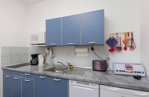 Gornji Kono Apartment | Apartment Milić - Two Bedroom Apartment with Terrace and Sea View (Sinjska 15)