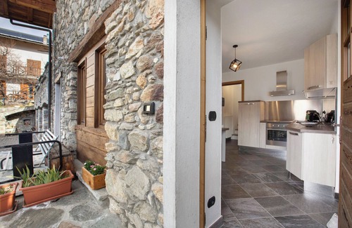 La Cretaz-Roisan Apartment | Apartment 'Mini House' with Mountain View, Private Terrace and Private Garden