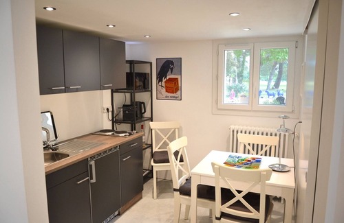 Gaillan-en-Medoc Apartment | Apartment mit Sonnenterrasse Zwischen Atlantik und Wein