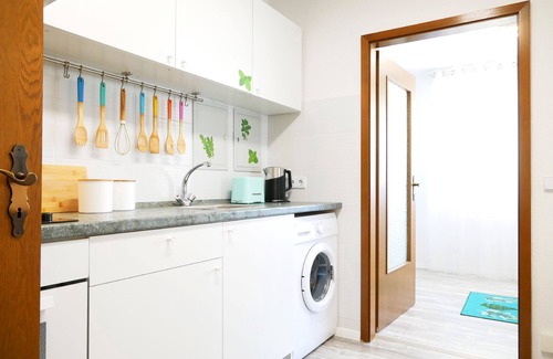 Norsingen Apartment | Apartment 'Mit Garten' with Private Terrace, Private Garden and Wi-Fi