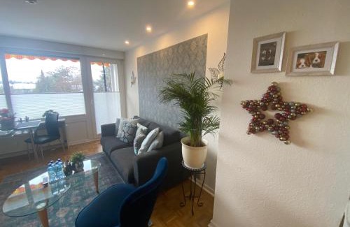 Sankt Augustin Apartment | Apartment mit Sonnenbalkon und NETFLIX im Zentrum