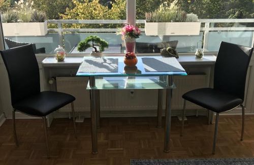 Sankt Augustin Apartment | Apartment mit Sonnenbalkon und NETFLIX im Zentrum