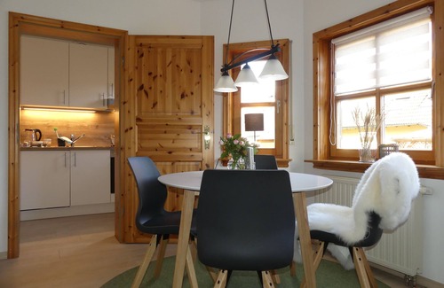 Mistelbach Apartment | Apartment-Modern-Private Bathroom-Garden view