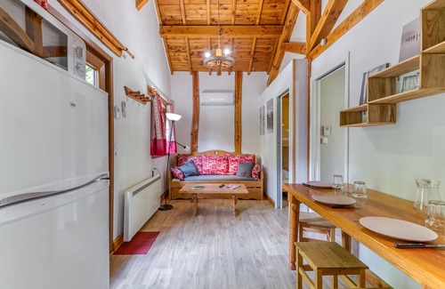 Vaulnaveys-le-Bas RV Rental | Apartment "Myosotis" with mountain view, Wi-Fi and air conditioning