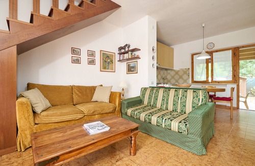 Marina di Castagneto Carducci Apartment | Apartment 'Nice Holiday Home' with Private Garden