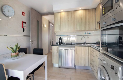 Manta Rota Apartment | Apartment 'Numar Residence Aa' with Shared Pool, Wi-Fi and Air Conditioning