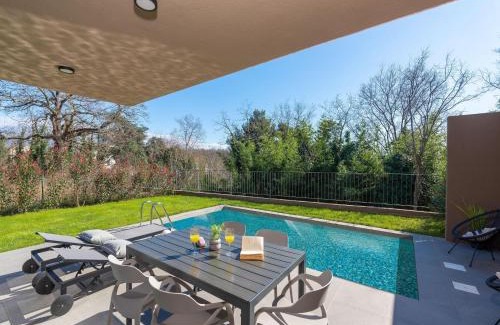 Karigador Villa | Apartment near beach with pool