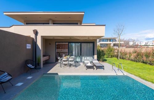 Karigador Villa | Apartment near beach with pool
