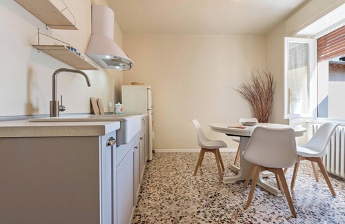Oldesio Apartment | Apartment "Nonna Fina" with Lake & Mountain View, Shared Pool & Wi-Fi