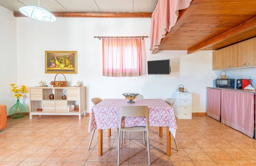 Granelli Apartment | Apartment 'Nonna Rosa' with Private Terrace, Shared Garden and Air Conditioning
