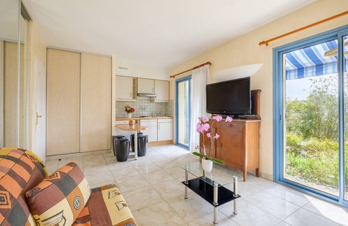 Chateauneuf-Grasse Apartment | Apartment 'Numéro 1' with Private Pool, Private Terrace and Wi-Fi