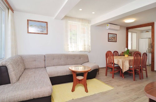 Seget Apartment | Apartment on the beach Zoranka