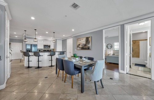 Seven Coves Condo | Apartment on the shores of the lake & amenities!