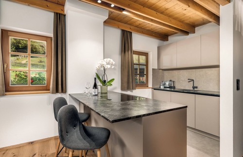 Casola Apartment | Apartment "Perfila Falkenauge" with Mountain View, Shared Garden & Wi-Fi